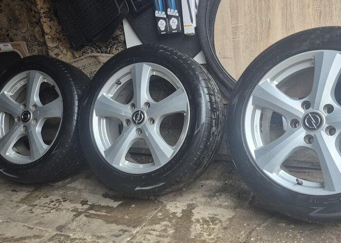 Grajewo ogłoszenia: Sprzedam komplet felg aluminiowych z oponami letnimi do Insigni....