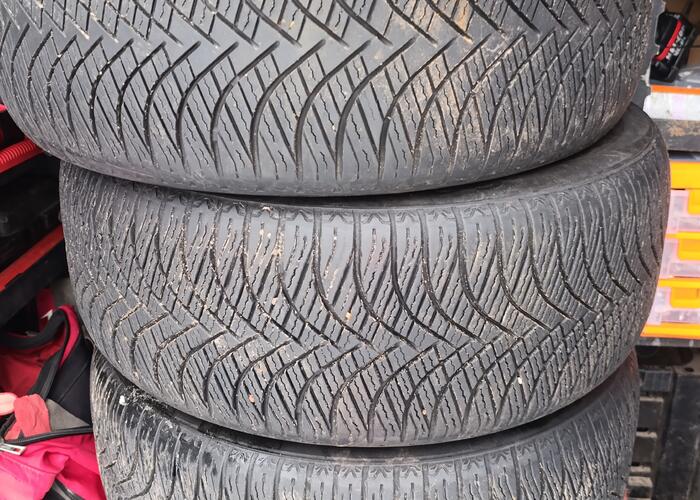 Grajewo ogłoszenia: Sprzedam opony 17/245/45 zimowe w fajnym stanie tanio